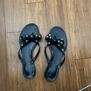 used but still in good condition black valentino stud sandles! authentic!